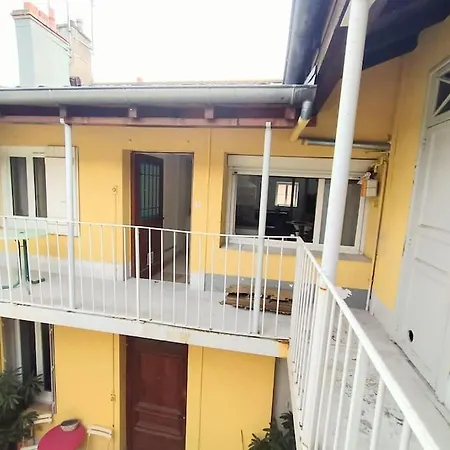 Duplex Sur Patio Appartement *